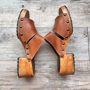 BONGO Wooden Platform Clogs Size 9 Sandals Brown Leather Studded Chunky Y2K Boho